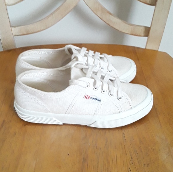 ❌❌SOLD❌❌Superga White Sneakers Wm Size 6 - Picture 2 of 6